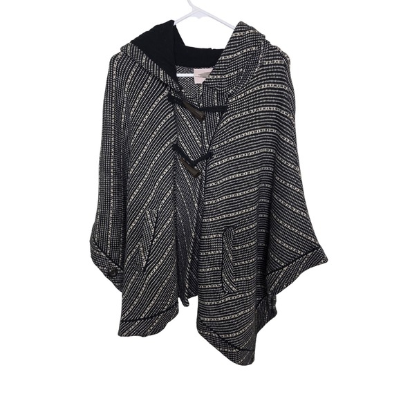 Forever 21 Sweaters - FOREVER 21 Contemporary Hooded Poncho Toggle Closure Black White Pattern M L‎